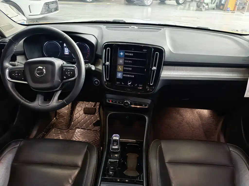 Volvo XC40 2021 — фото 14