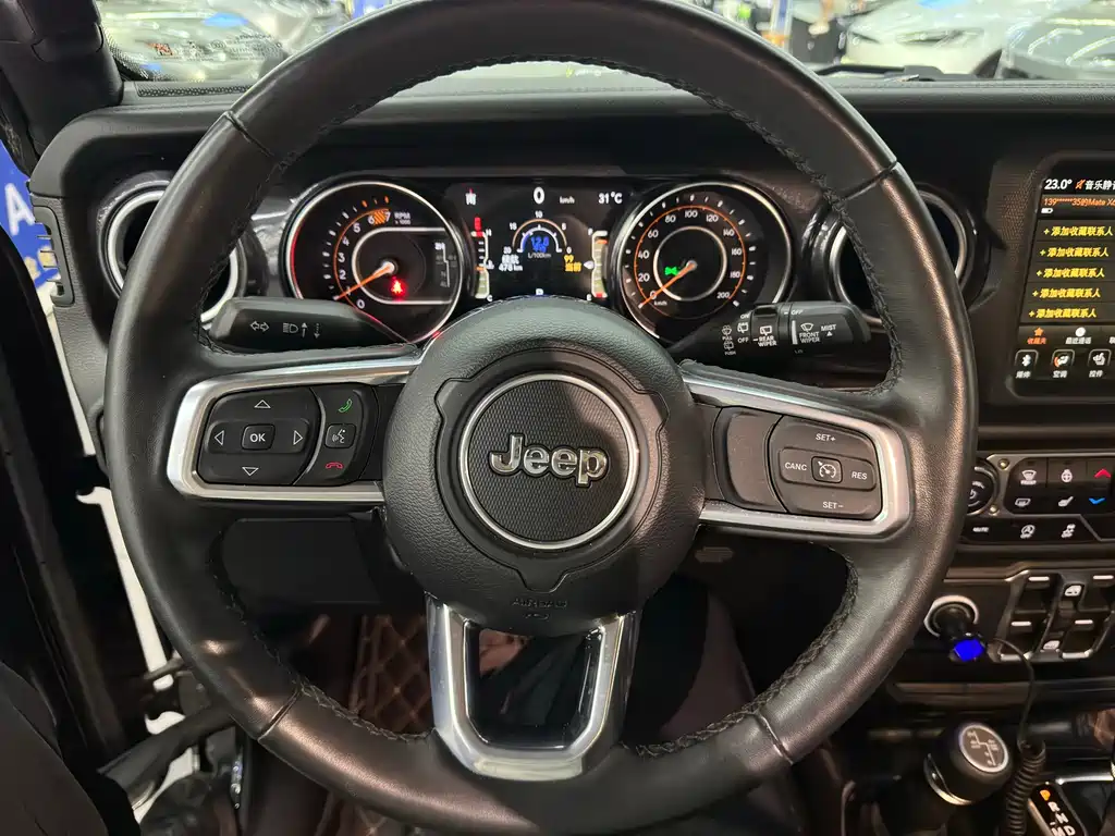 Jeep Wrangler 2023 — фото 13