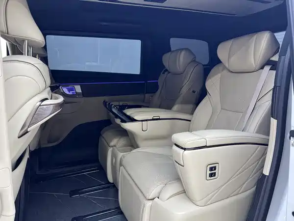Toyota Vellfire 2024