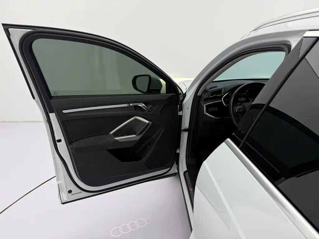Audi Q3 2022 — фото 24
