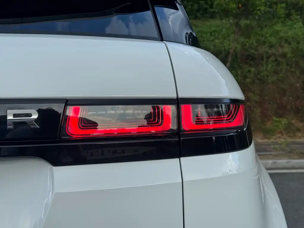 Land Rover Evoque 2022 — фото 10