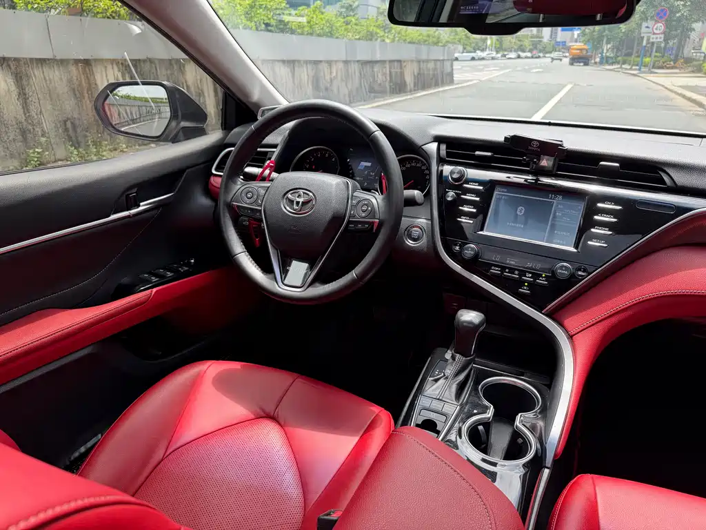 Toyota Camry 2018 — фото 27