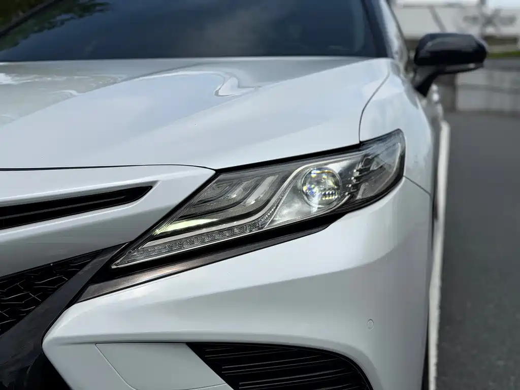Toyota Camry 2018 — фото 9