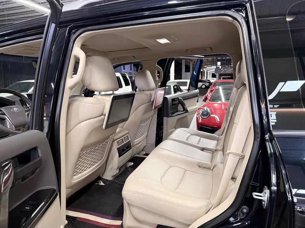 Toyota Land Cruiser 2019 — фото 11