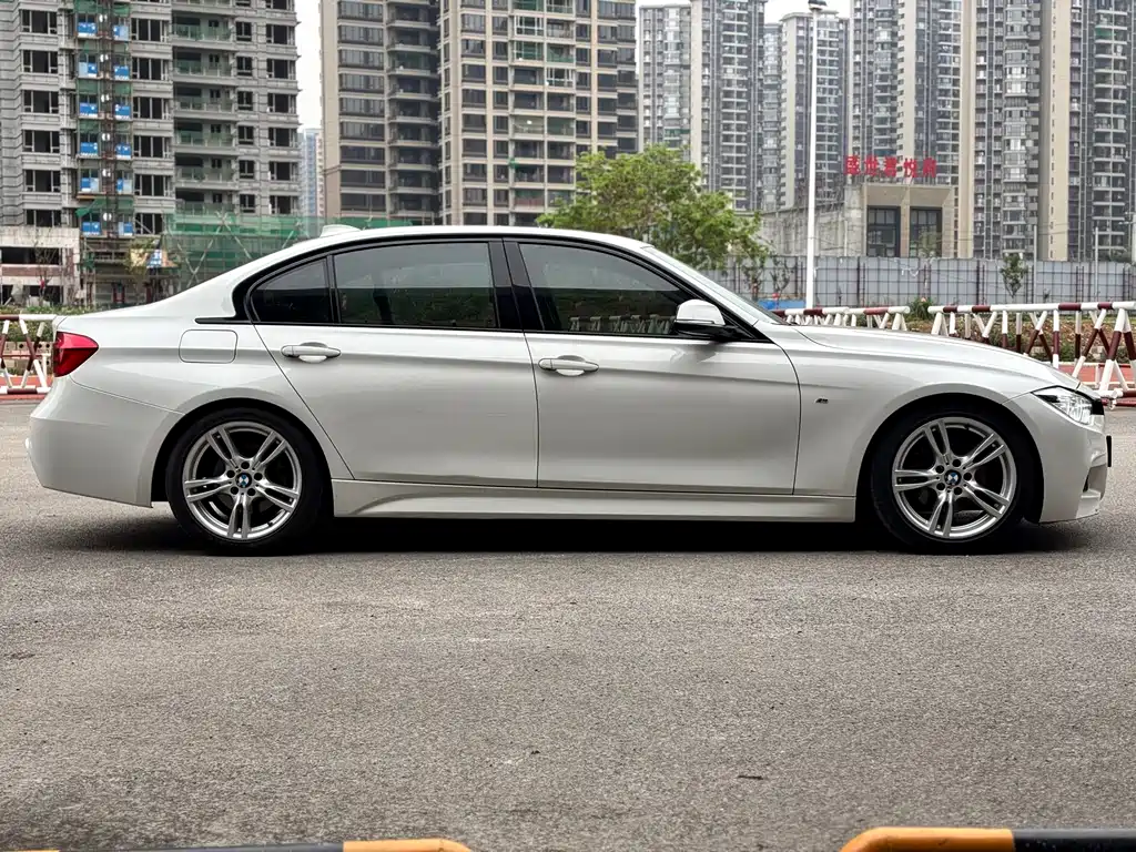 BMW 3 Series 2018 — фото 8