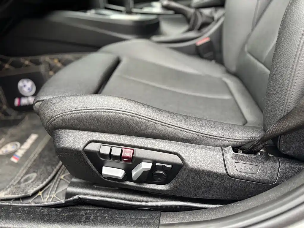 BMW 3 Series 2018 — фото 11