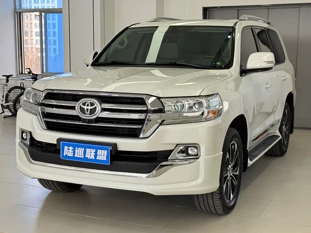 Toyota Land Cruiser 2019 — фото 1