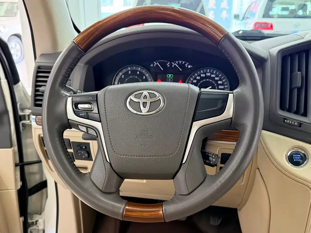 Toyota Land Cruiser 2019 — фото 8