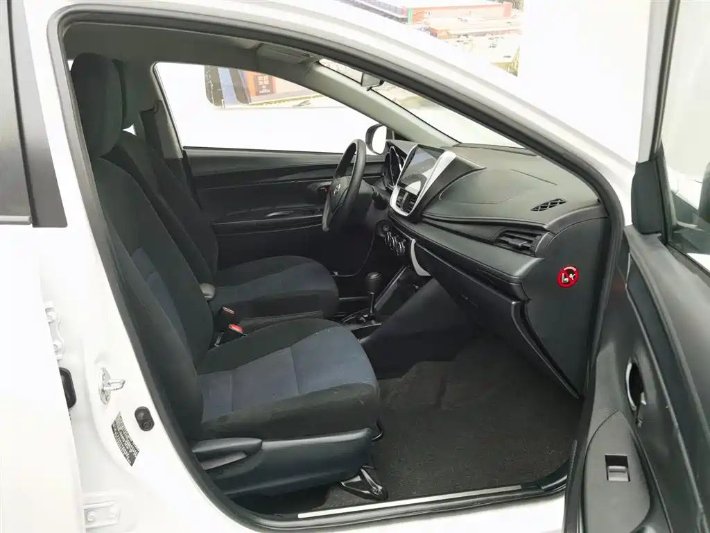 Toyota Yaris L 2019 — фото 22