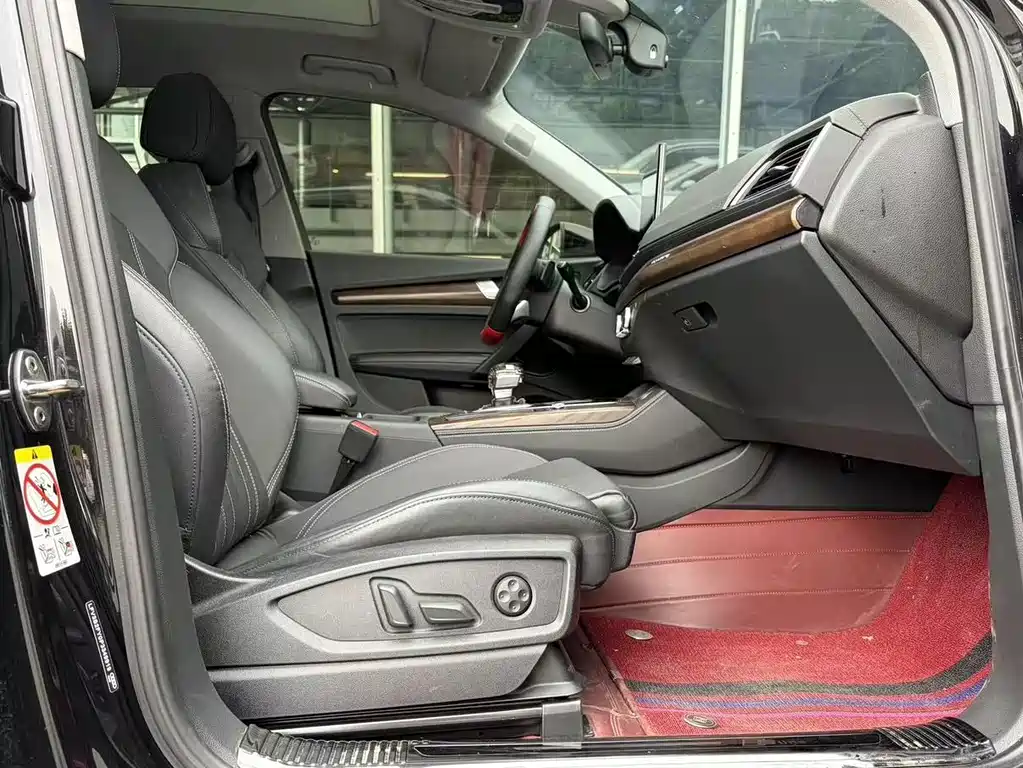 Audi Q5L 2023 — фото 10
