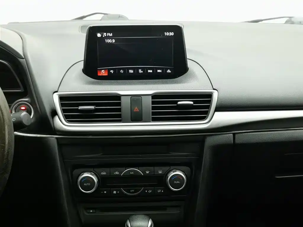 Mazda 3 Axela 2017 — фото 12