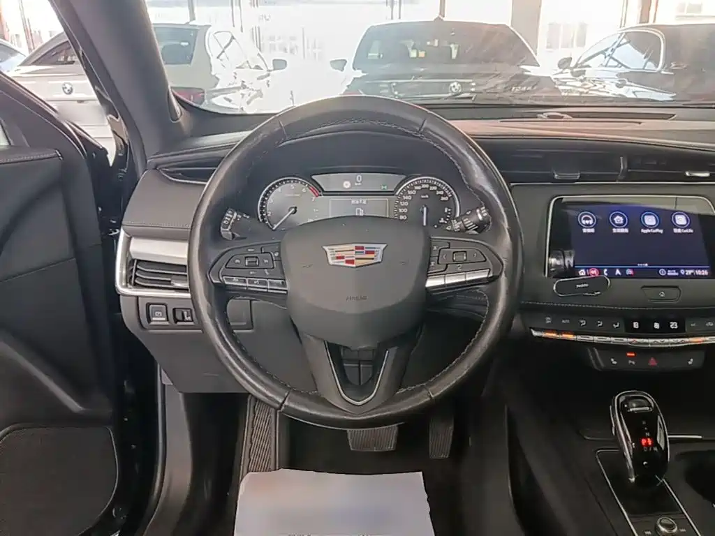 Cadillac XT4 2020 — фото 11