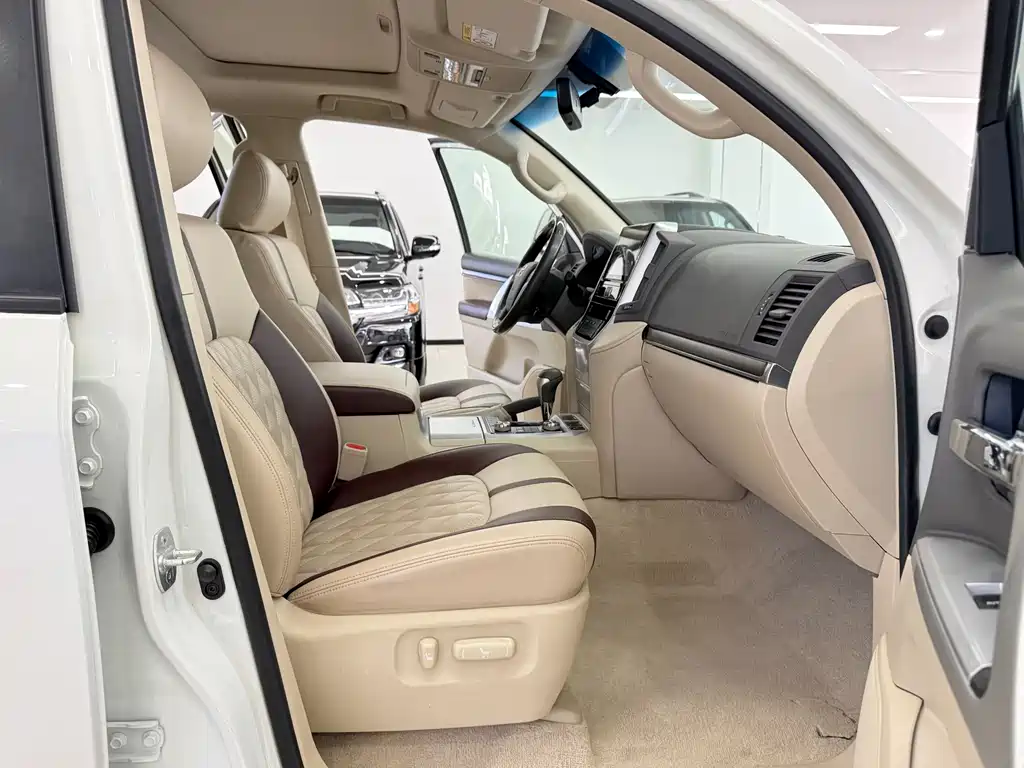 Toyota Land Cruiser 2020 — фото 5