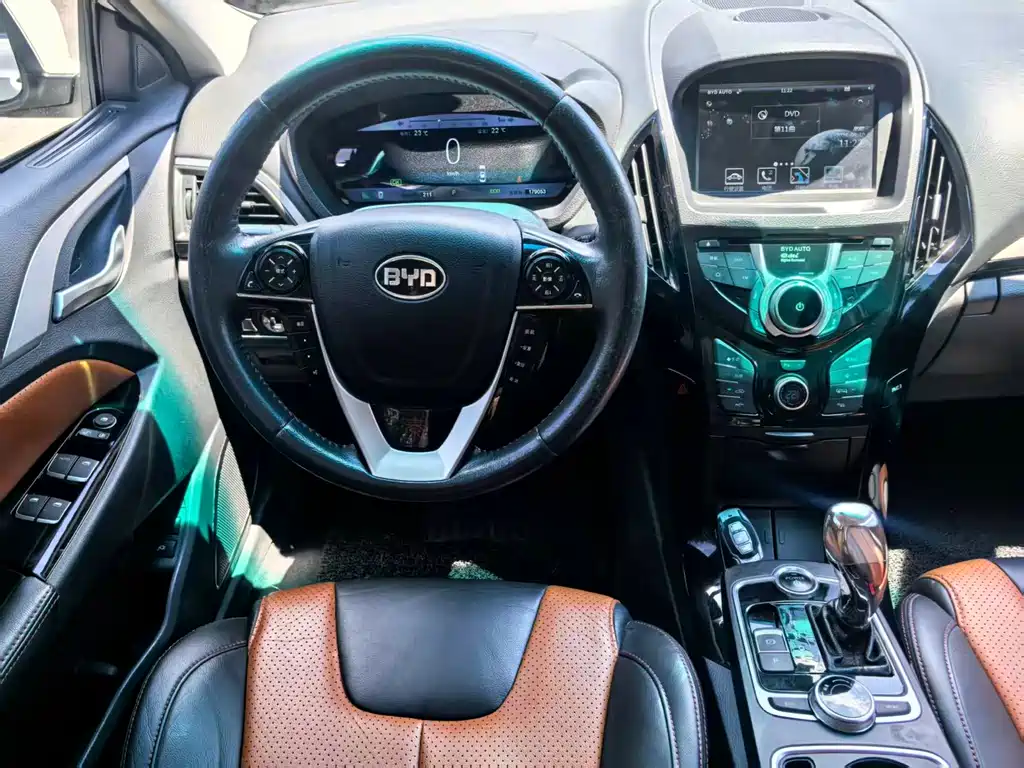 BYD Qin NEV 2016 — фото 14