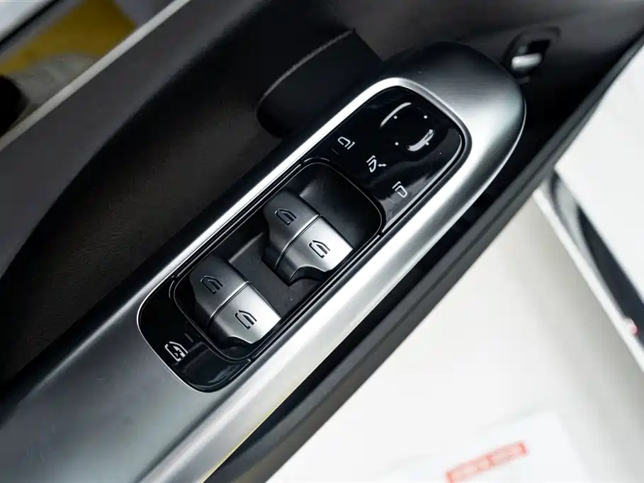 Mercedes-Benz C-Class 2025 — фото 26