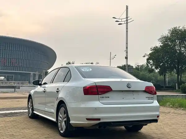 Volkswagen Sagitar 2018