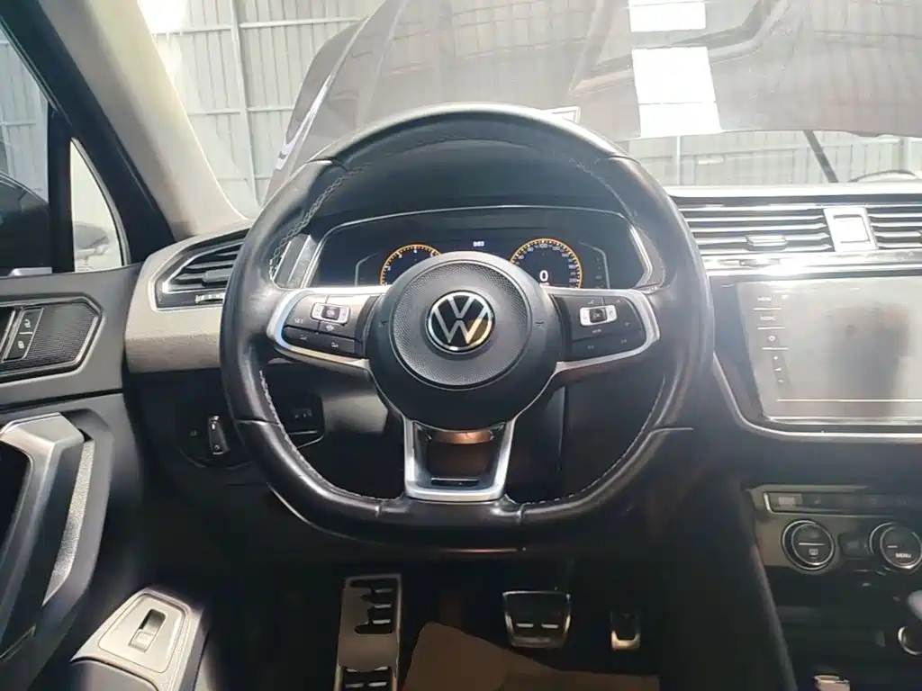 Volkswagen Tiguan L 2020 — фото 11
