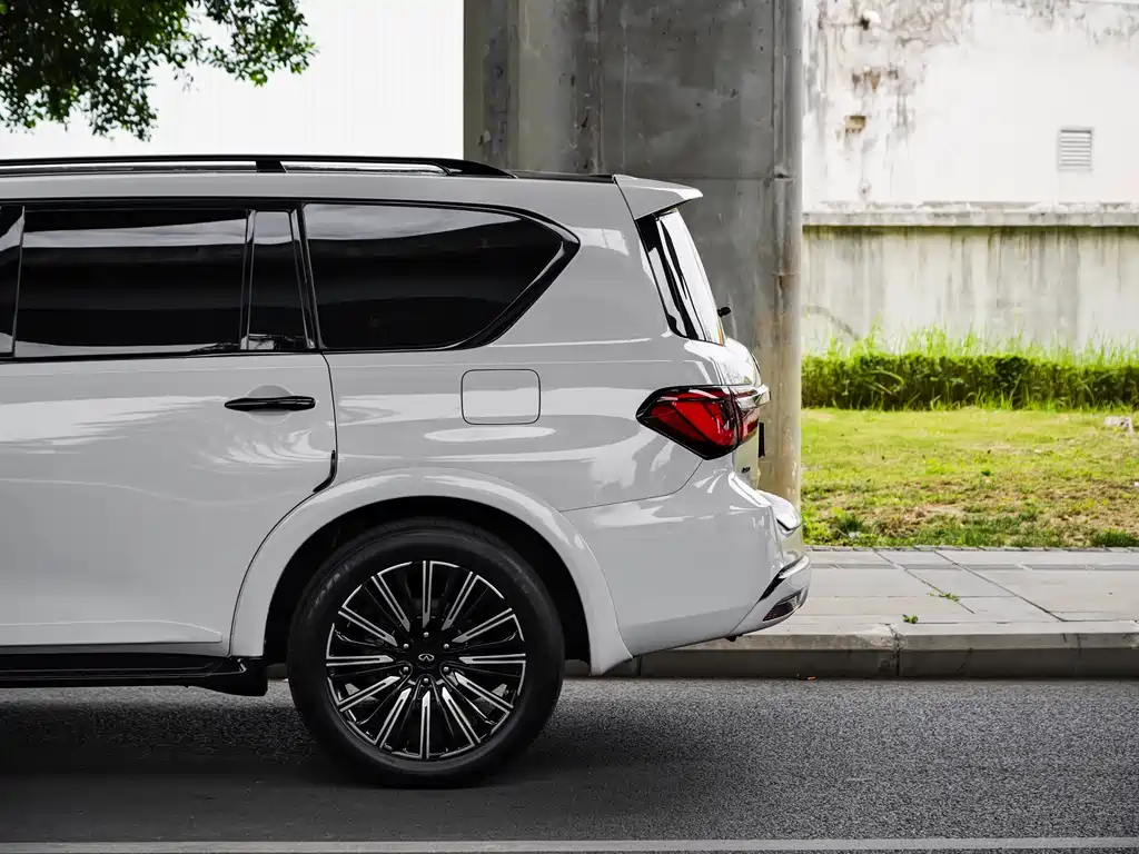 Infiniti QX80 2016 — фото 20