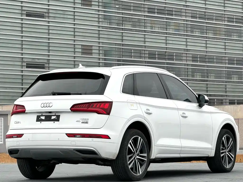 Audi Q5L 2021 — фото 10
