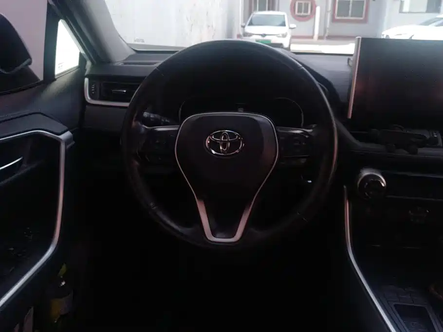 Toyota RAV4 2021 — фото 15