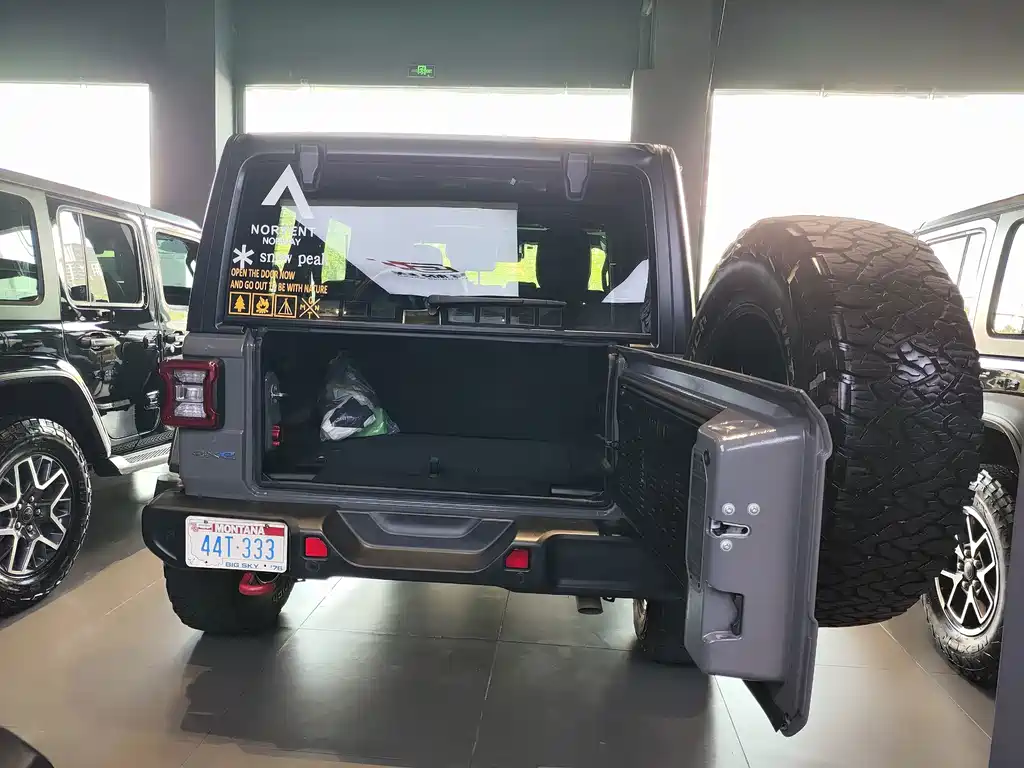 Jeep Wrangler New Energy 2022 — фото 15