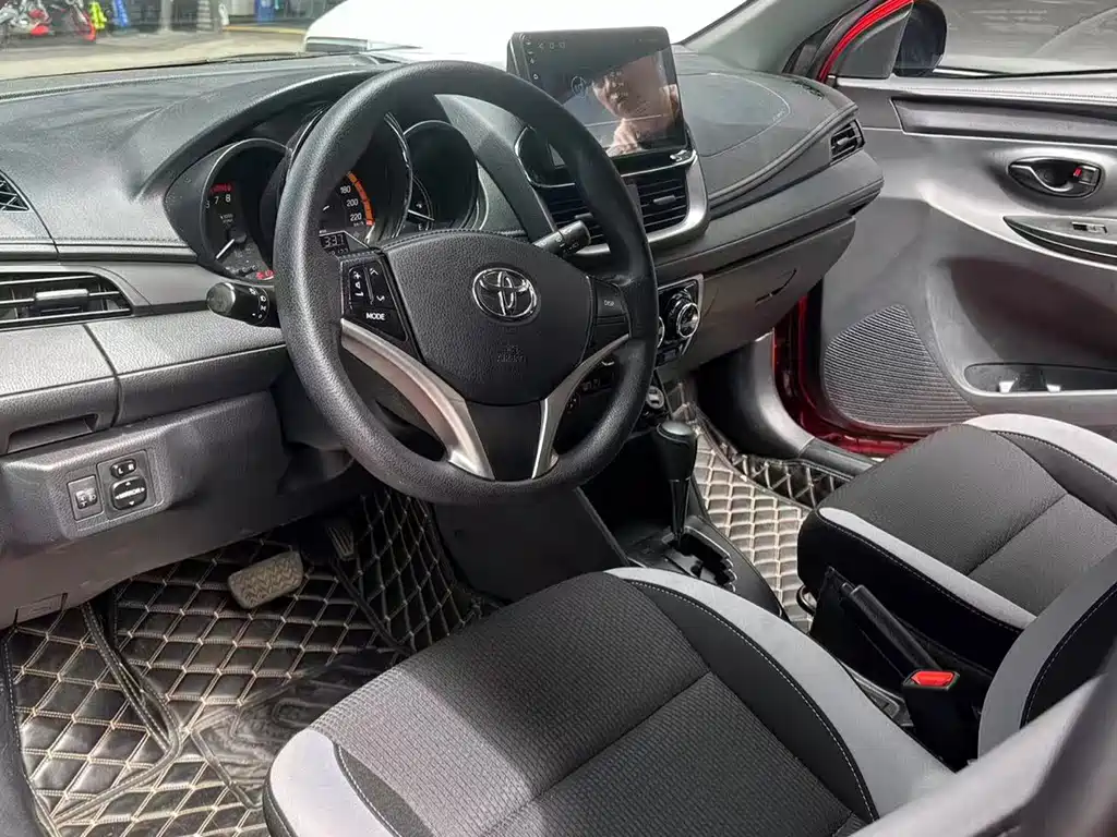 Toyota Yaris L 2022 — фото 7