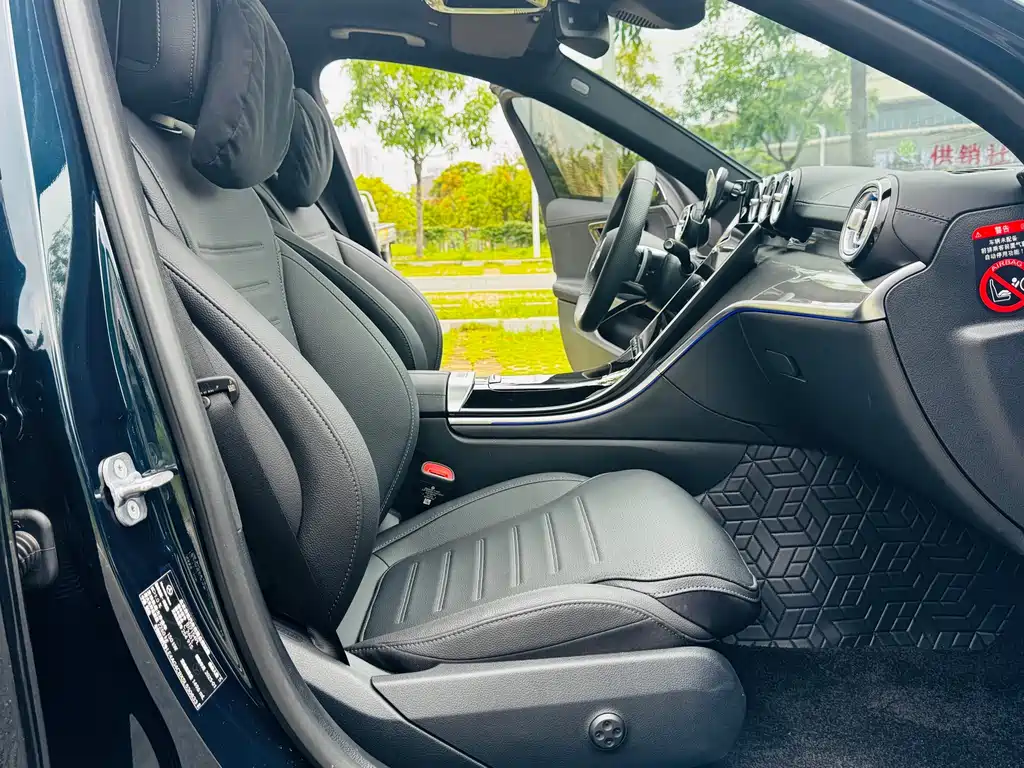 Mercedes-Benz C-Class 2025 — фото 14