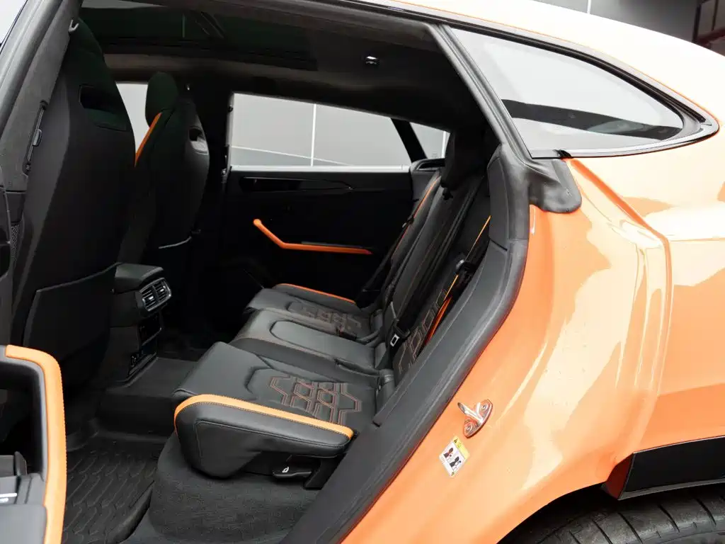 Lamborghini Urus SE 2025 — фото 12