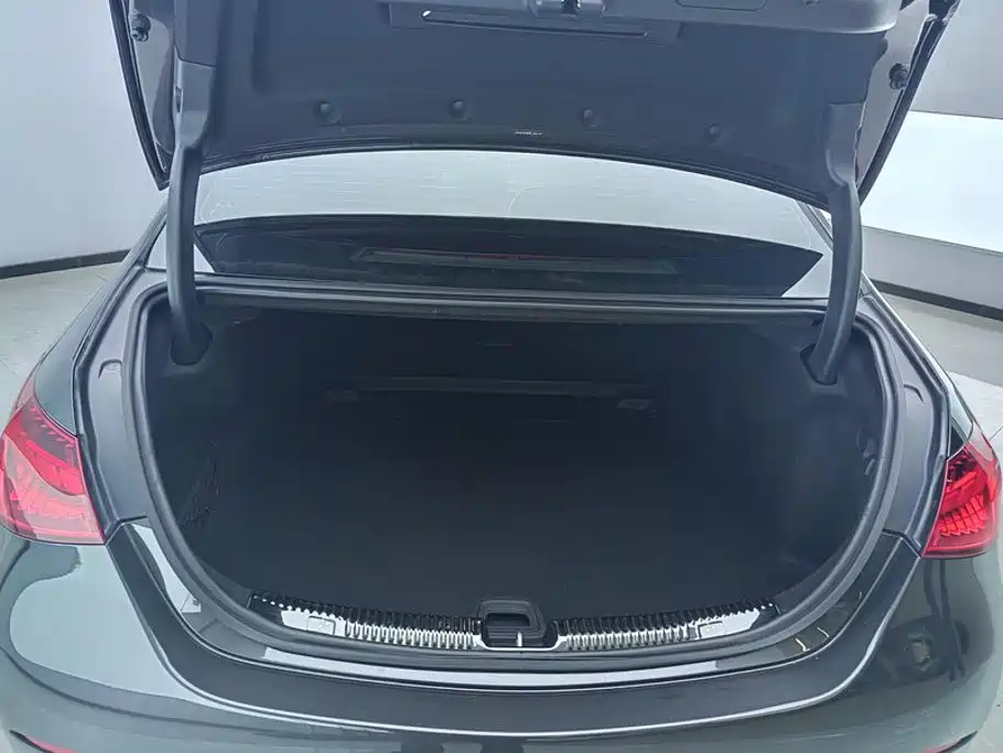 Mercedes-Benz C-Class 2023 — фото 4