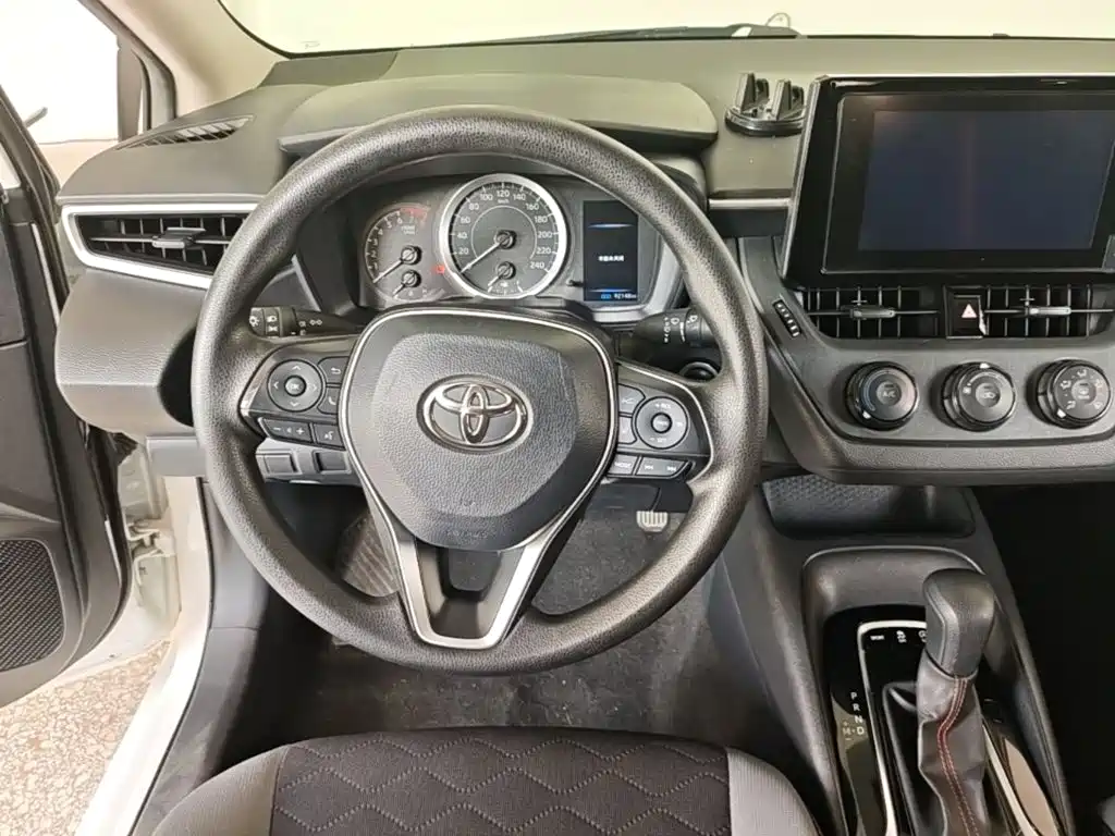 Toyota Corolla 2023 — фото 11