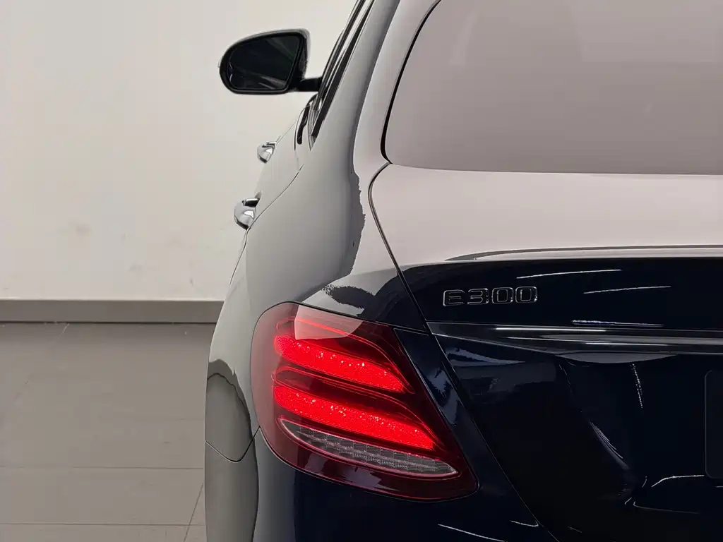 Mercedes-Benz E-Class 2019 — фото 20