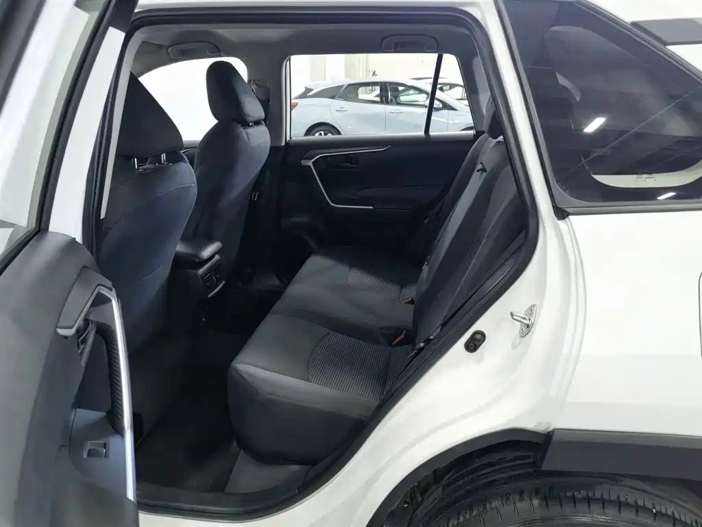 Toyota Wildlander 2023 — фото 15