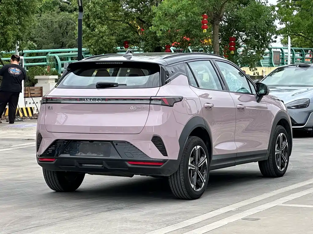 Lynk & Co 06 EM-P 2024 — фото 8