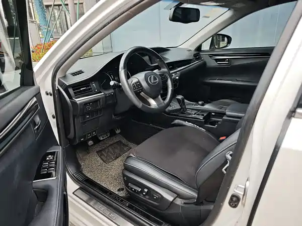 Lexus ES 2017