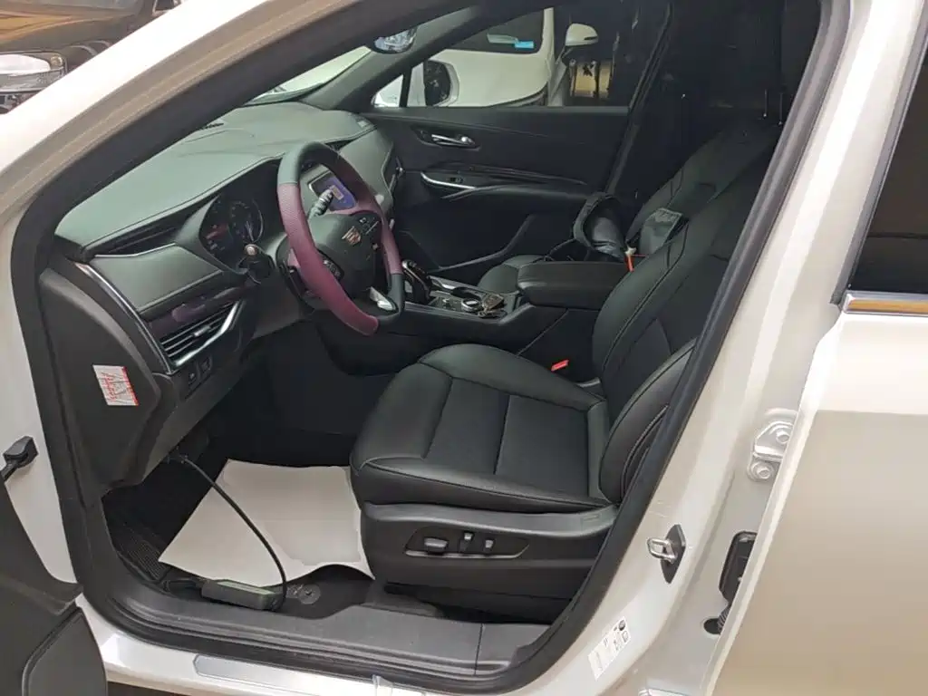Cadillac XT4 2020 — фото 15