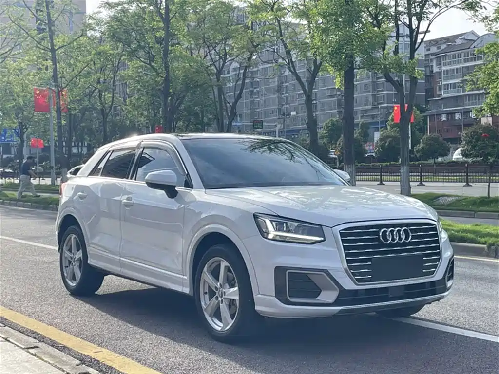 Audi Q2L 2021 — фото 7