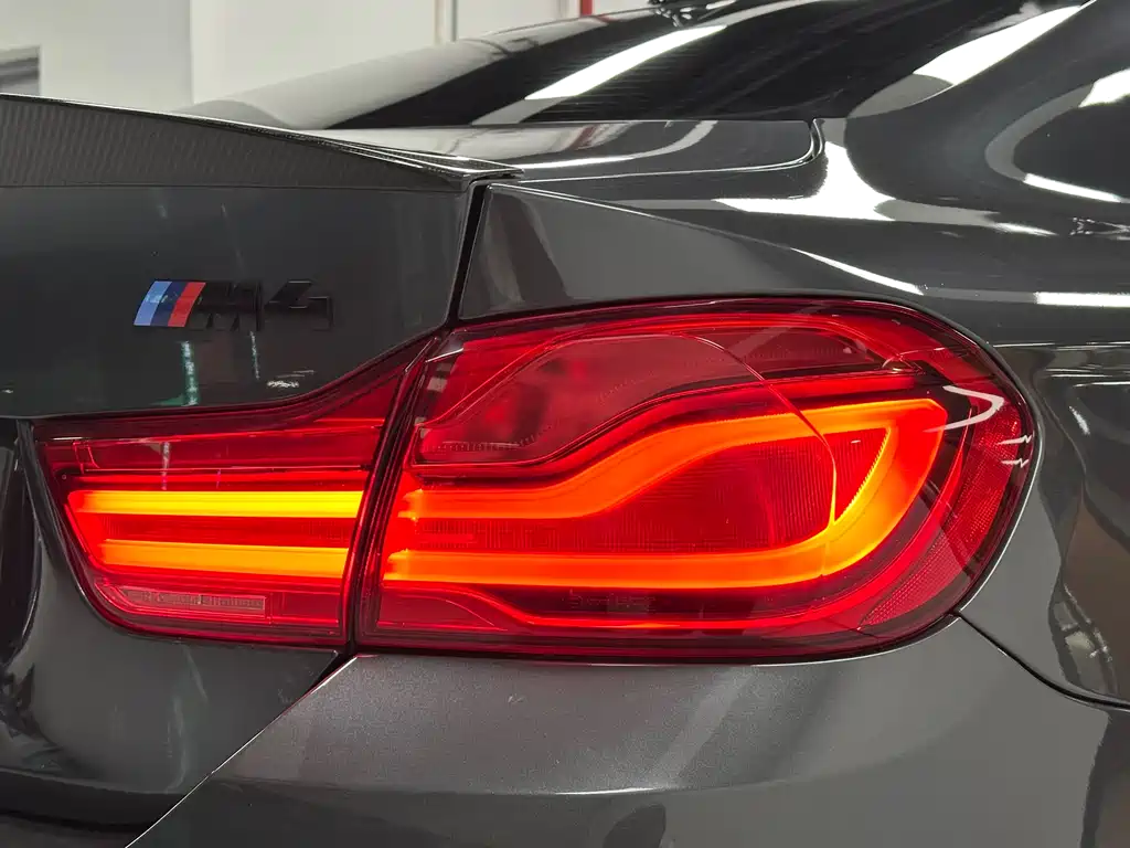 BMW M4 2018 — фото 19