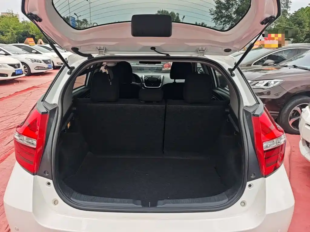 Toyota Yaris L 2018 — фото 19