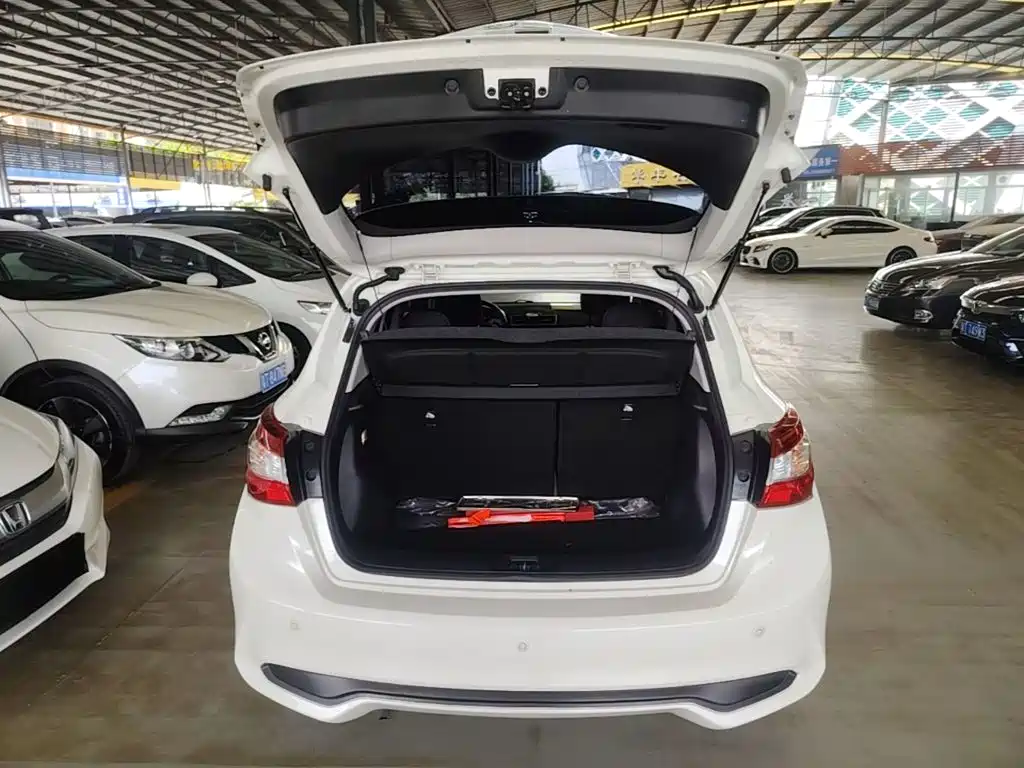 Nissan Tiida 2018 — фото 19