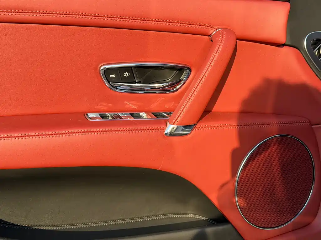 Bentley Flying Spur 2017 — фото 14