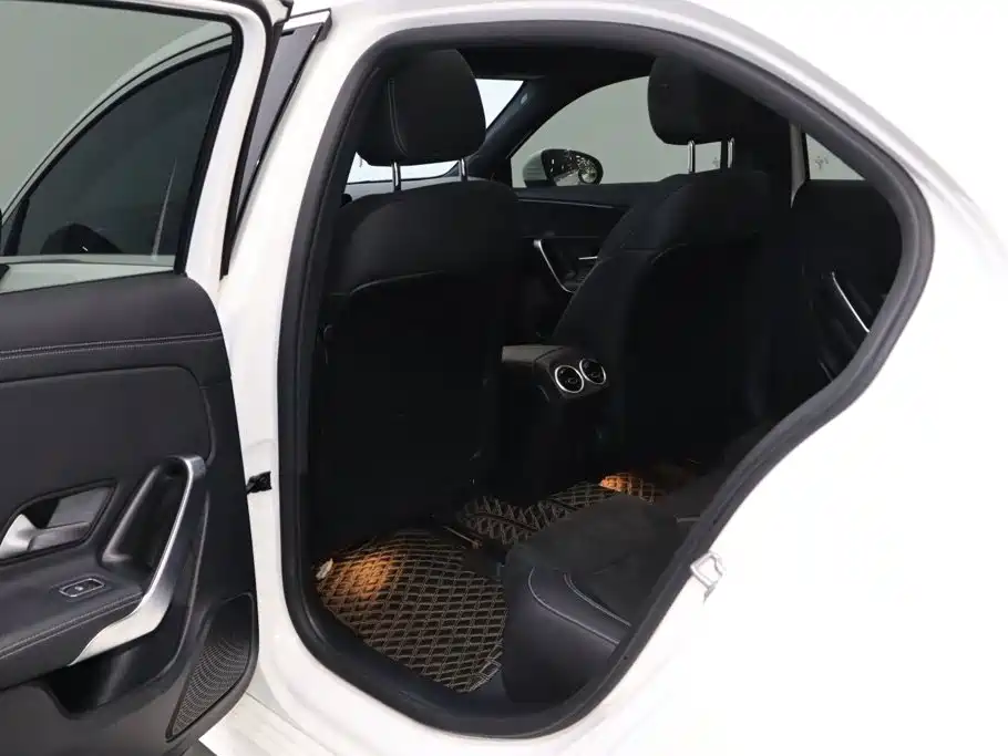 Mercedes-Benz A-Class 2022 — фото 13