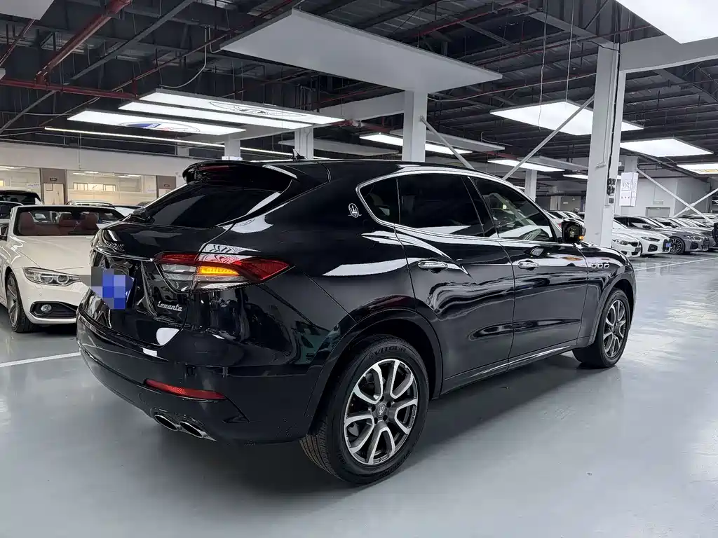Maserati Levante 2017 — фото 16