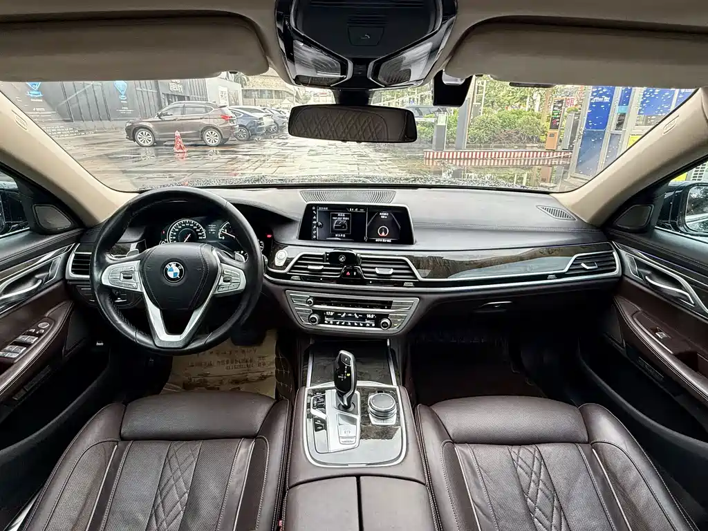 BMW 7 Series 2017 — фото 7