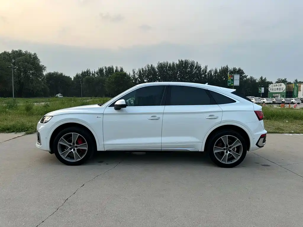 Audi Q5L Sportback 2022 — фото 7