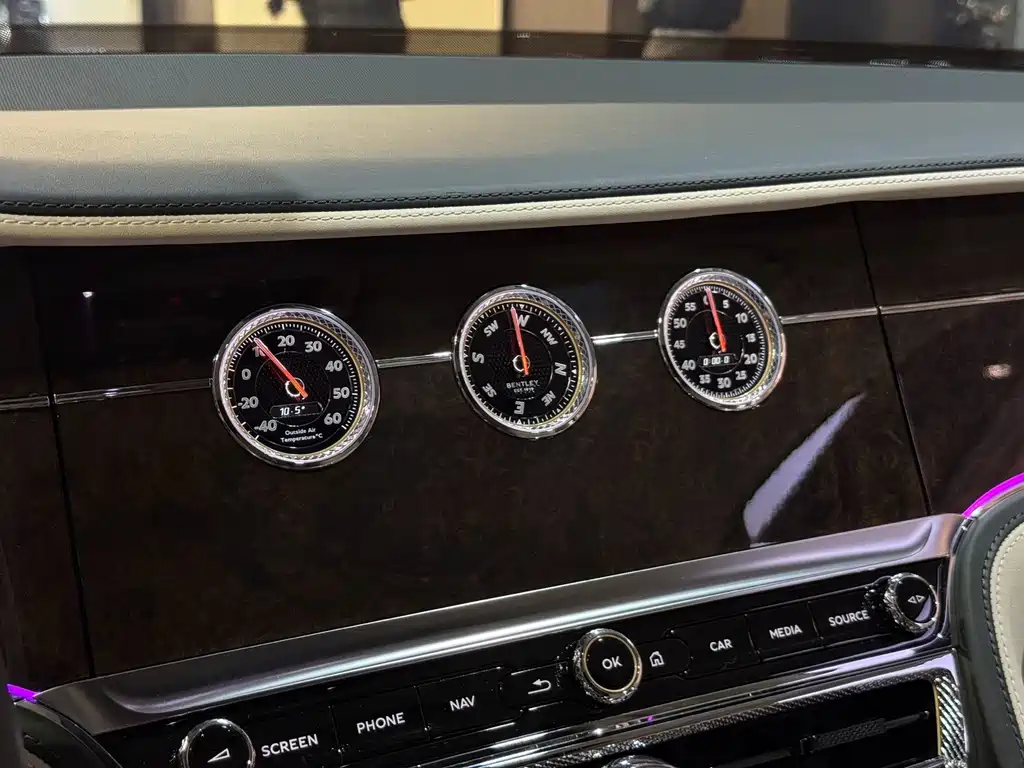 Bentley Flying Spur 2021 — фото 11