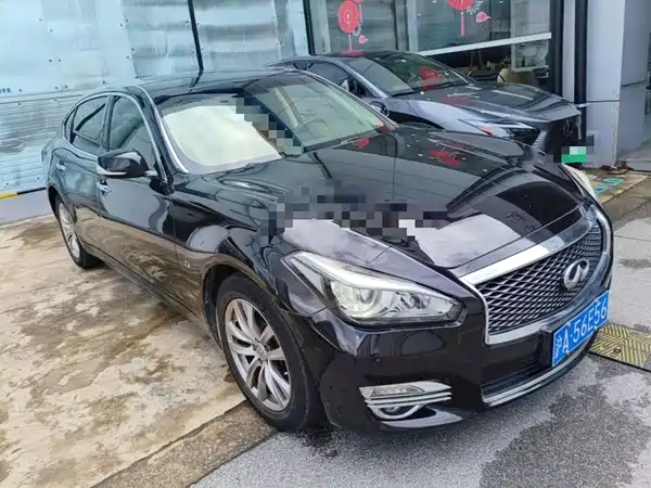 Infiniti Q70 2017