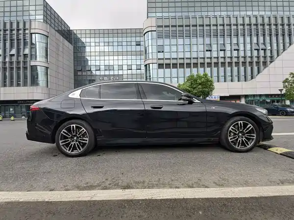 BMW 5 Series 2024