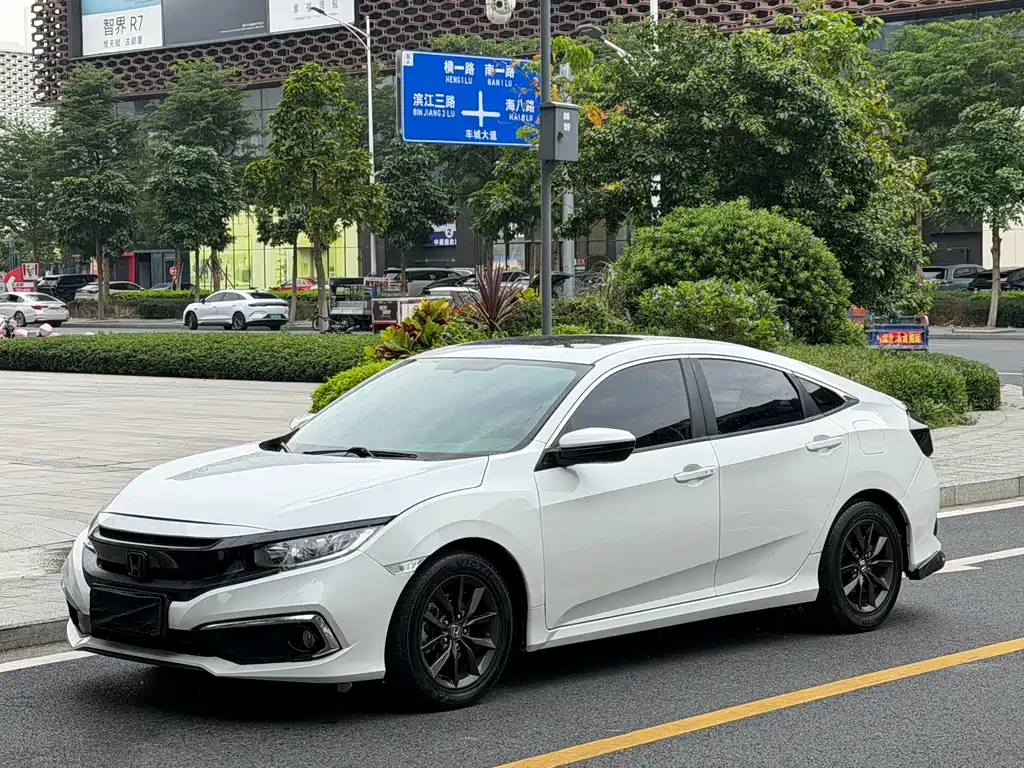Honda Civic 2019 — фото 1