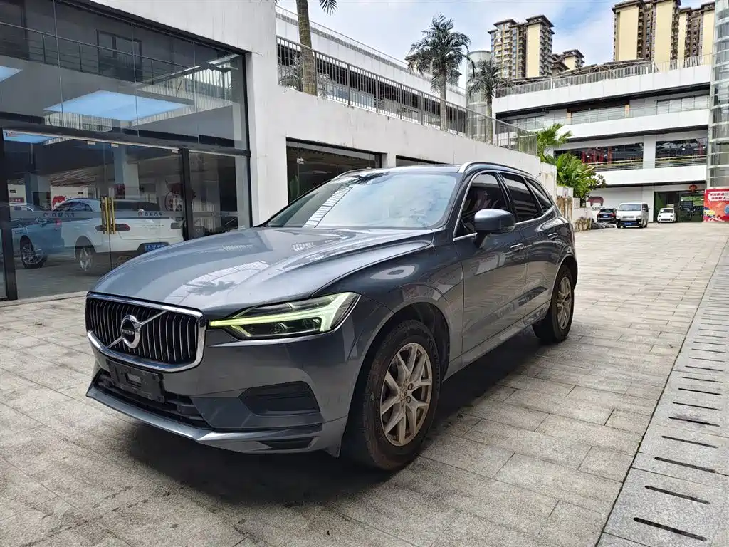 Volvo XC60 2018 — фото 1