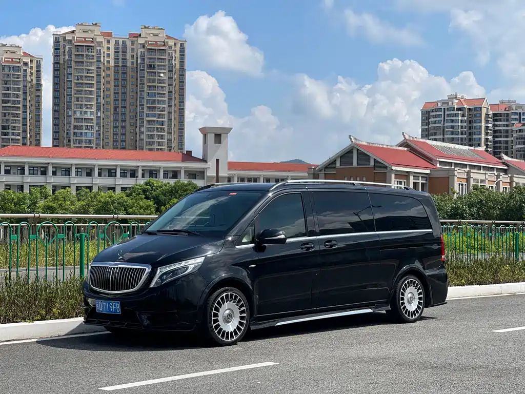 Mercedes-Benz V-Class 2019 — фото 1